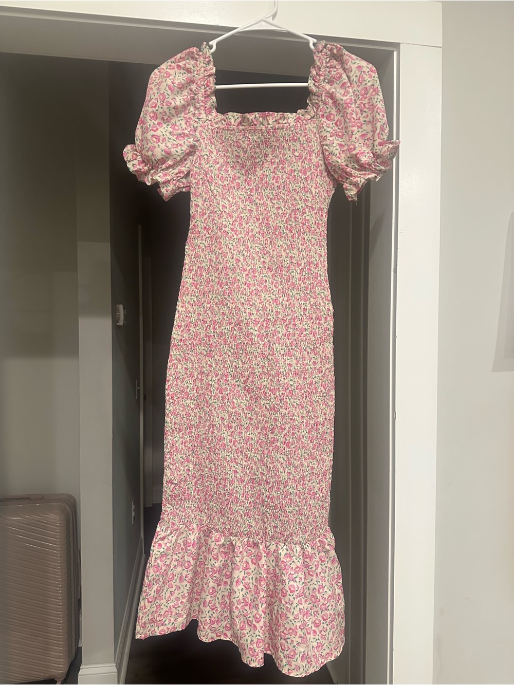 Floral Pink Puff-Sleeve Midi Dress